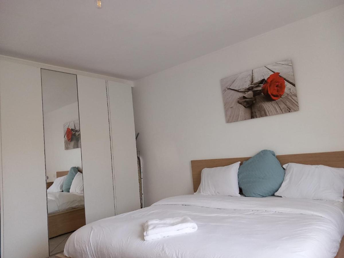 Large Room In Schuttrange Free Parking 10Mins To Airport Excellent Customer Services Extérieur photo