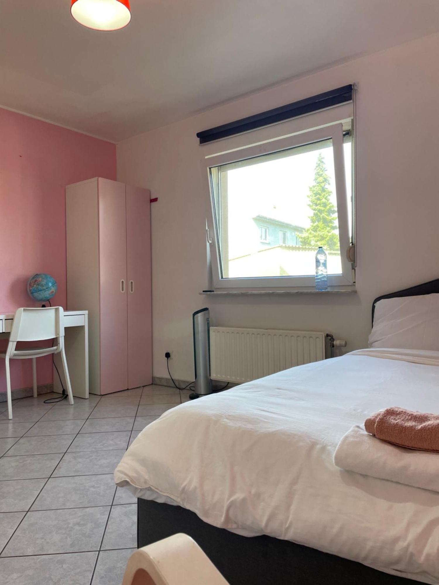 Large Room In Schuttrange Free Parking 10Mins To Airport Excellent Customer Services Extérieur photo