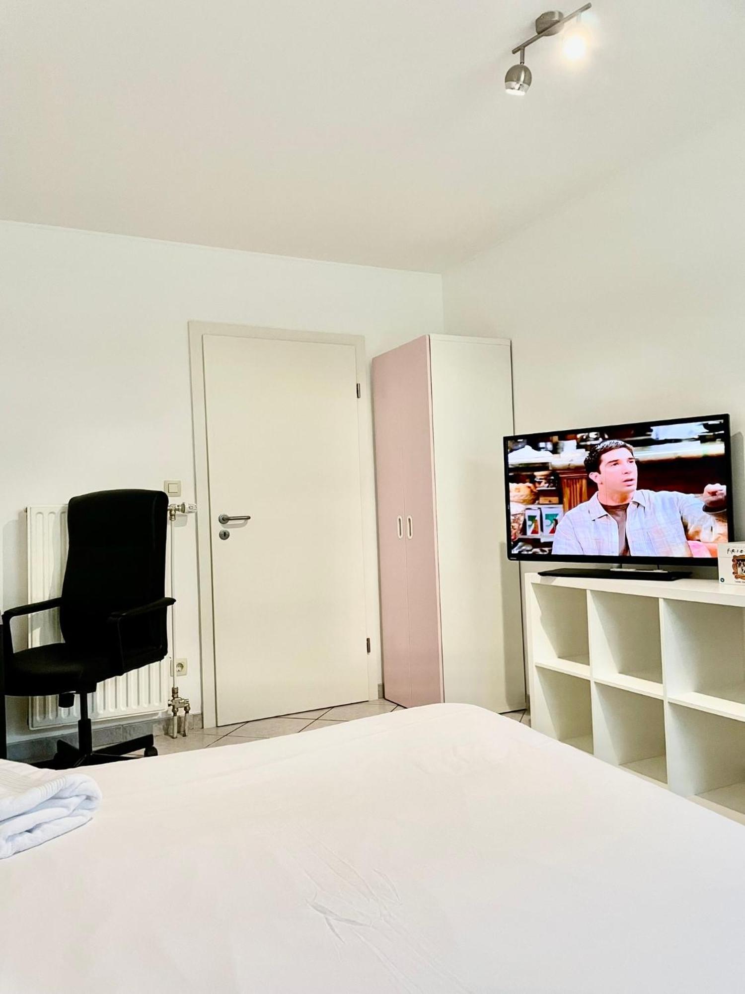 Large Room In Schuttrange Free Parking 10Mins To Airport Excellent Customer Services Extérieur photo
